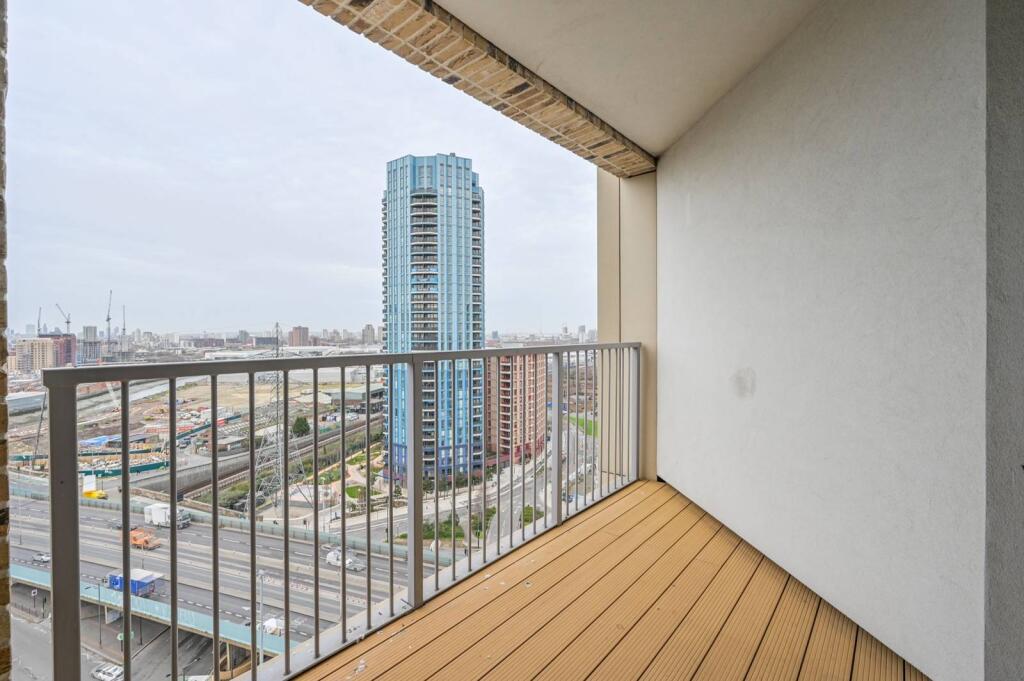 2 bed 1st Floor Flat for rent in London. From Foxtons - Canary Wharf