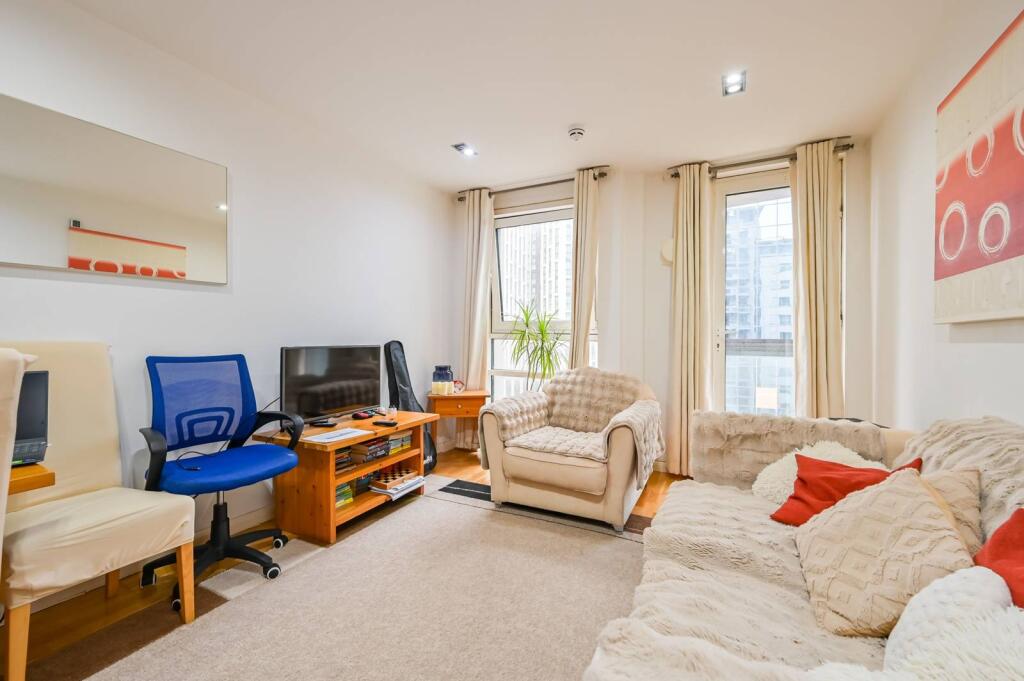 2 bed 1st Floor Flat for rent in London. From Foxtons - Canary Wharf