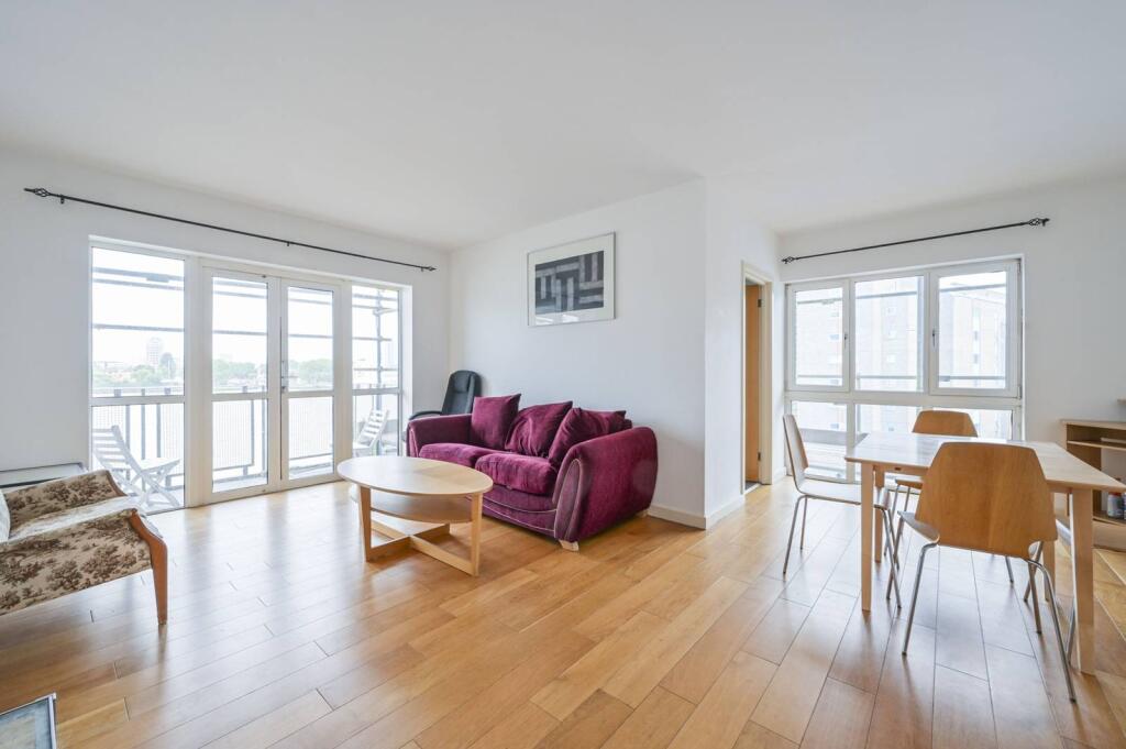 2 bed 1st Floor Flat for rent in London. From Foxtons - Canary Wharf