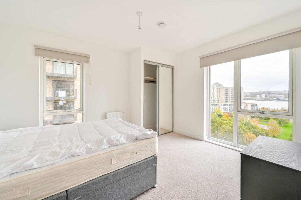 3 bed 1st Floor Flat for rent in London. From Foxtons - Canary Wharf