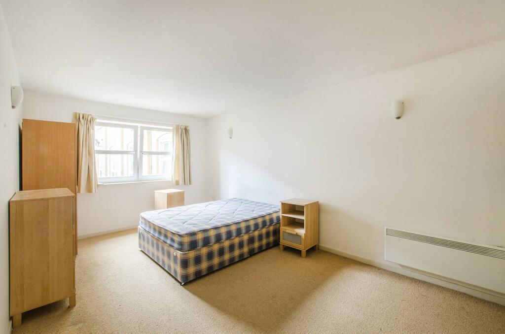 2 bed 1st Floor Flat for rent in London. From Foxtons - Canary Wharf