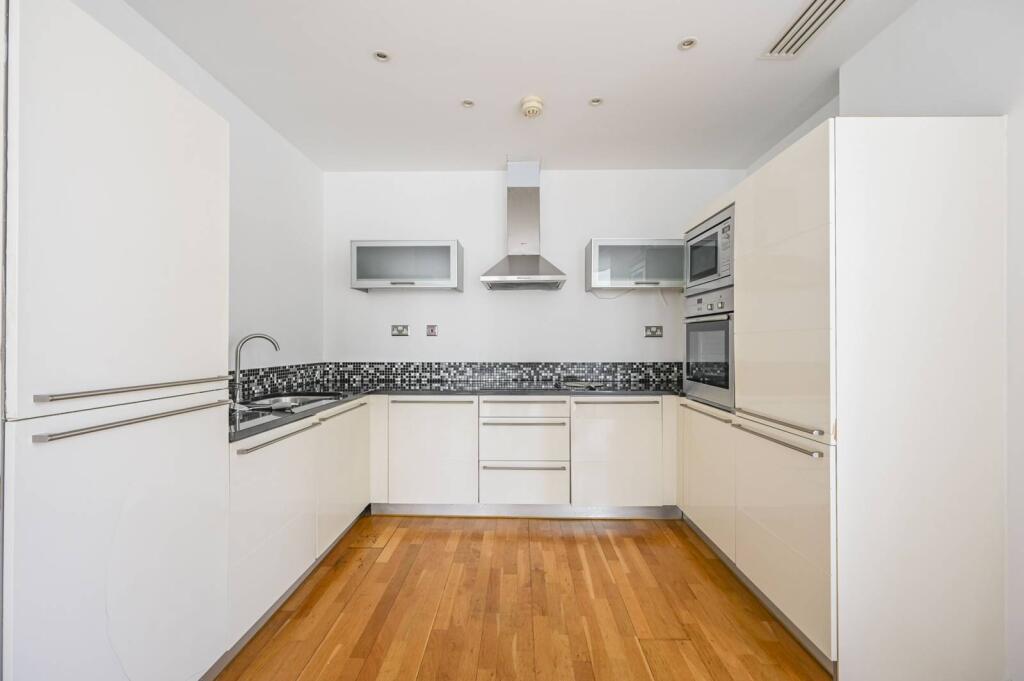 2 bed 1st Floor Flat for rent in London. From Foxtons - Canary Wharf 2 bed 1st Floor Flat for rent in London. From Foxtons - Canary Wharf