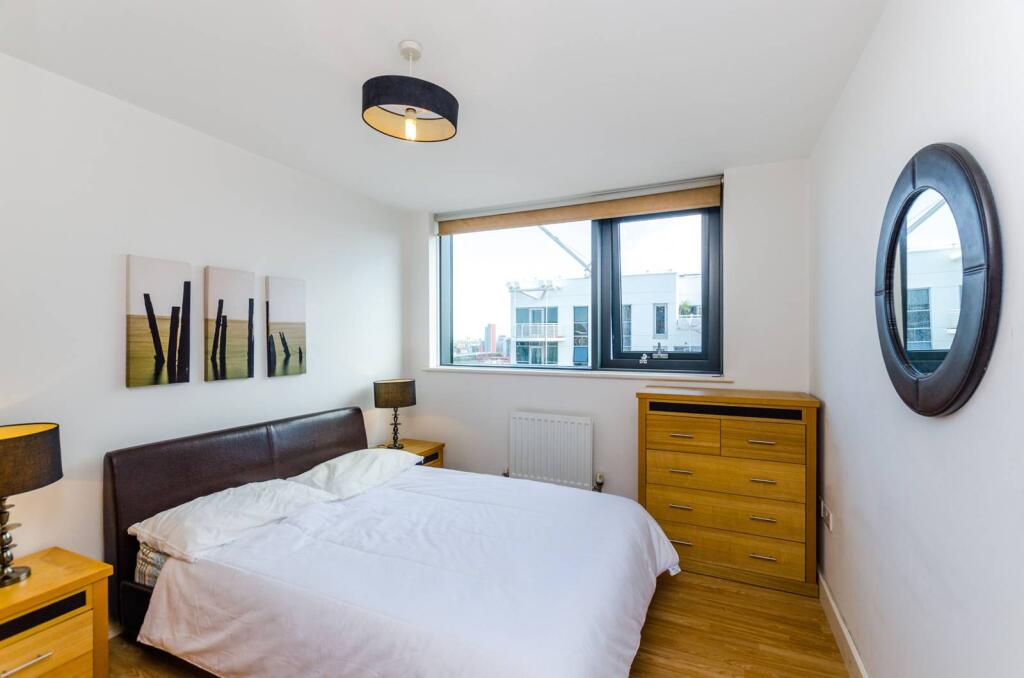 1 bed 1st Floor Flat for rent in London. From Foxtons - Canary Wharf