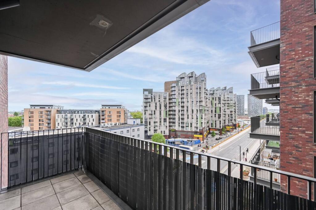1 bed 1st Floor Flat for rent in London. From Foxtons - Canary Wharf