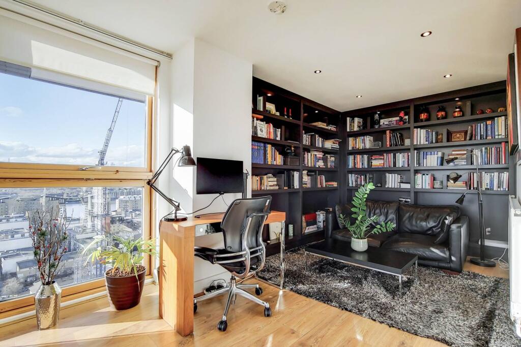 2 bed 1st Floor Flat for rent in London. From Foxtons - Canary Wharf