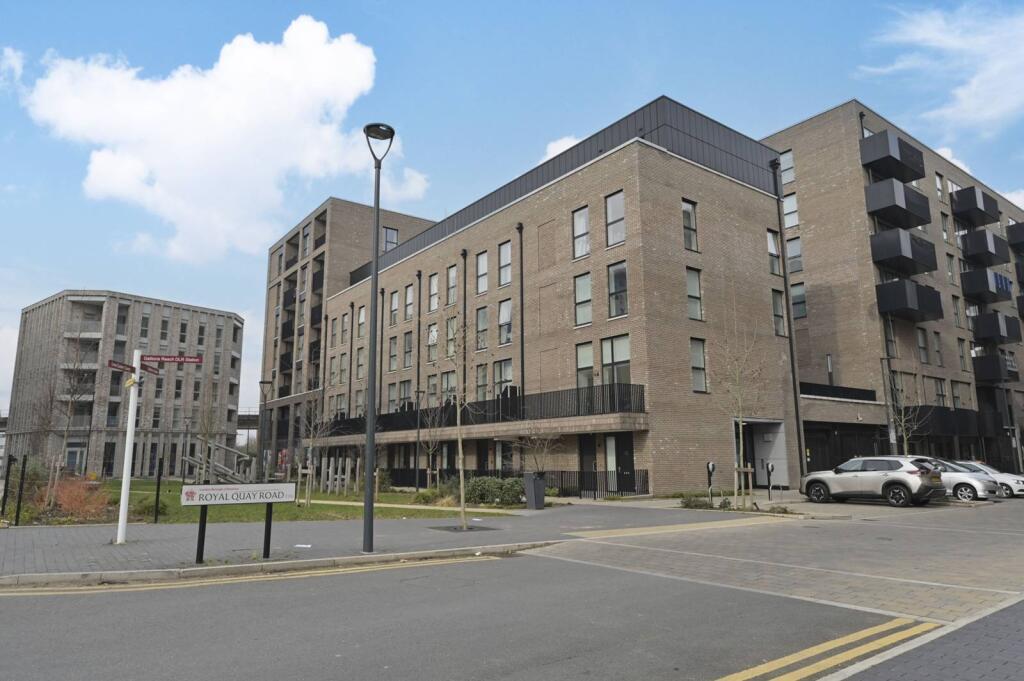 3 bed 1st Floor Flat for rent in London. From Foxtons - Canary Wharf