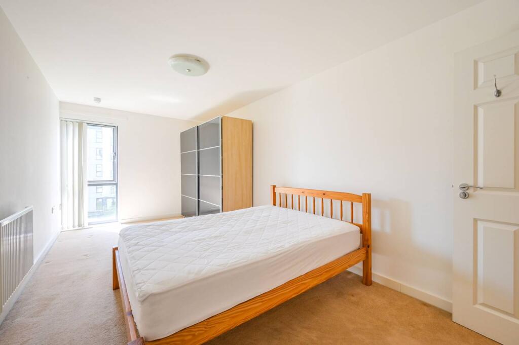 2 bed 1st Floor Flat for rent in London. From Foxtons - Canary Wharf
