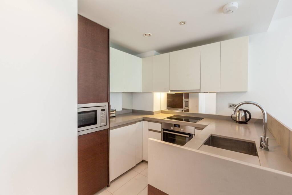 2 bed 1st Floor Flat for rent in London. From Foxtons - Canary Wharf