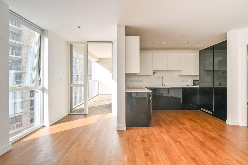 1 bed 1st Floor Flat for rent in London. From Foxtons - Canary Wharf