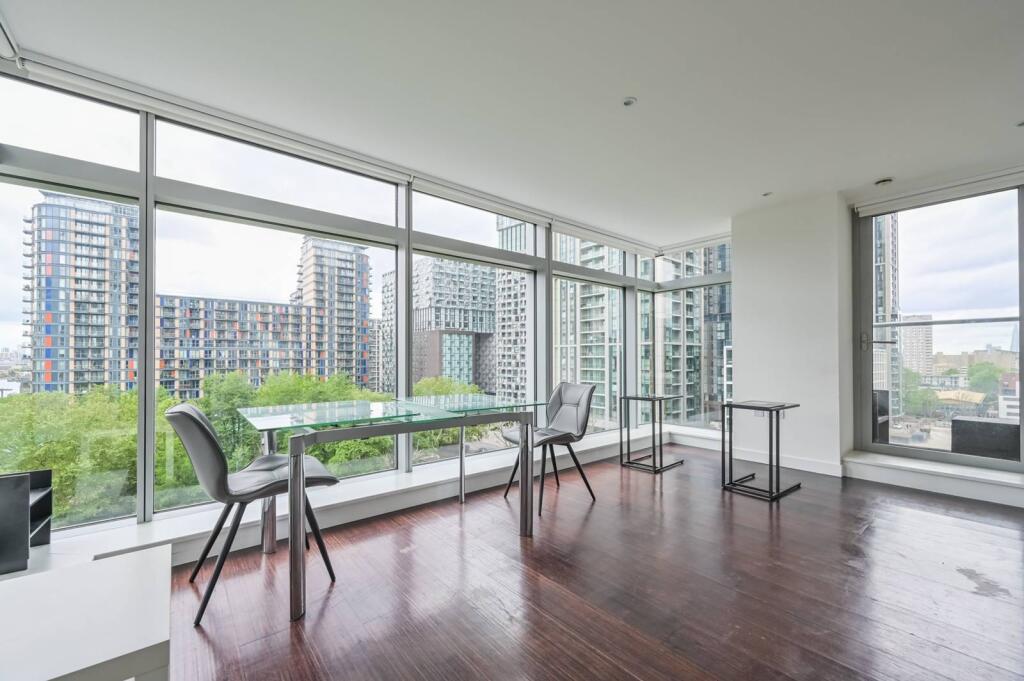 2 bed 1st Floor Flat for rent in Poplar. From Foxtons - Canary Wharf