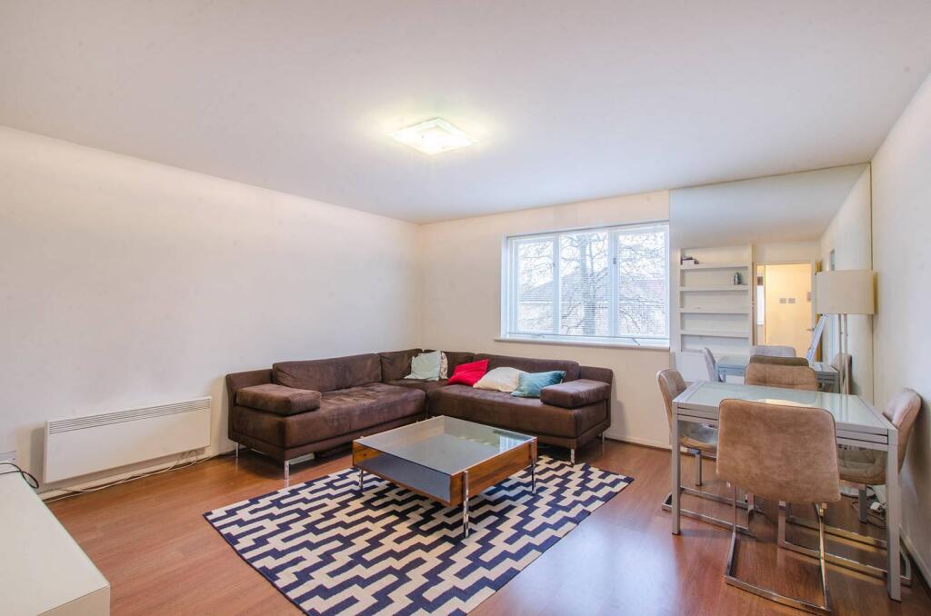 1 bed 1st Floor Flat for rent in Poplar. From Foxtons - Canary Wharf