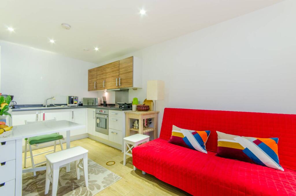 1 bed 1st Floor Flat for rent in London. From Foxtons - Canary Wharf