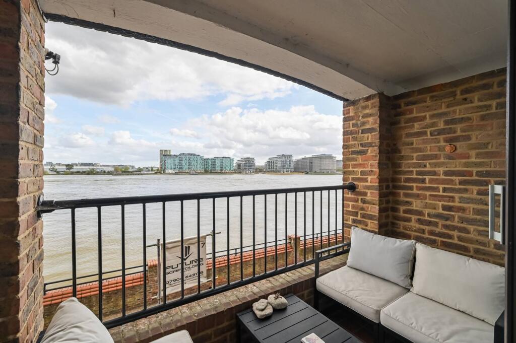 2 bed 1st Floor Flat for rent in London. From Foxtons - Canary Wharf