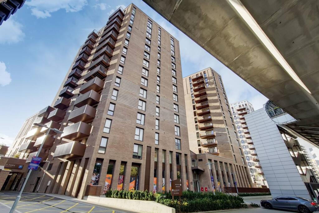 2 bed 1st Floor Flat for rent in London. From Foxtons - Canary Wharf