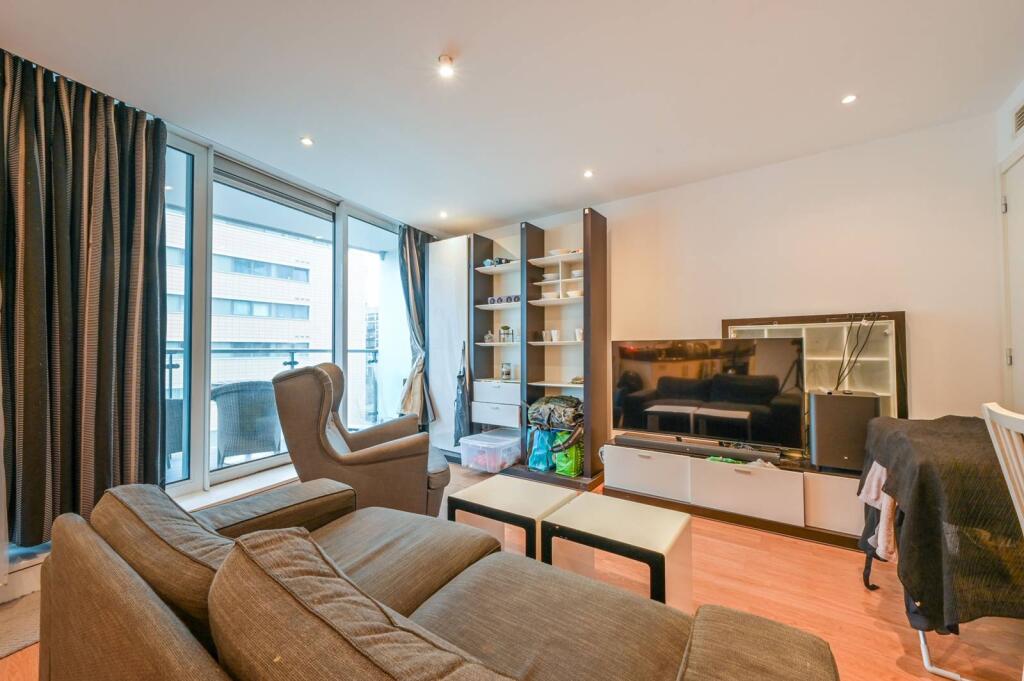 2 bed 1st Floor Flat for rent in Woolwich. From Foxtons - Canary Wharf