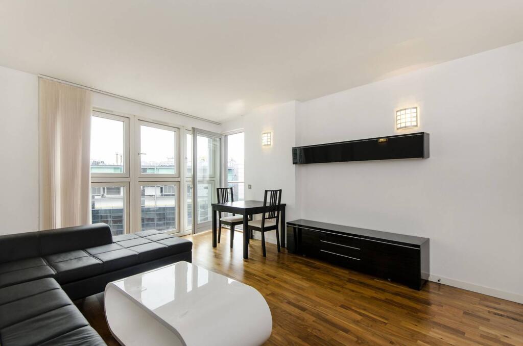 2 bed 1st Floor Flat for rent in Poplar. From Foxtons - Canary Wharf