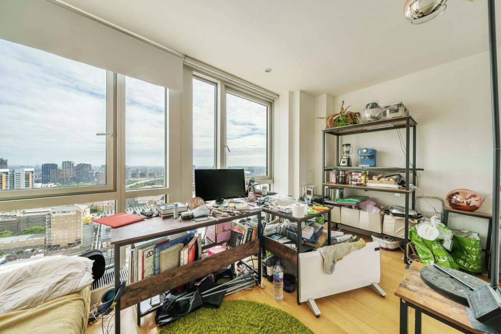 4 bed Studio for rent in London. From Foxtons - Canary Wharf 4 bed Studio for rent in London. From Foxtons - Canary Wharf