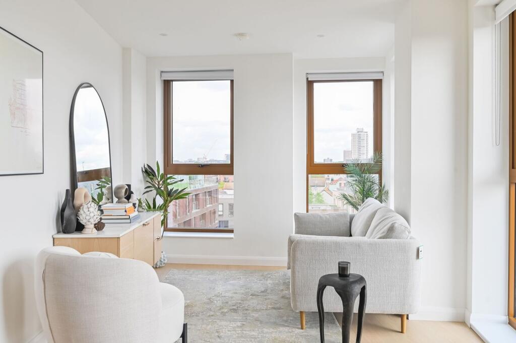 2 bed 1st Floor Flat for rent in London. From Foxtons - Canary Wharf