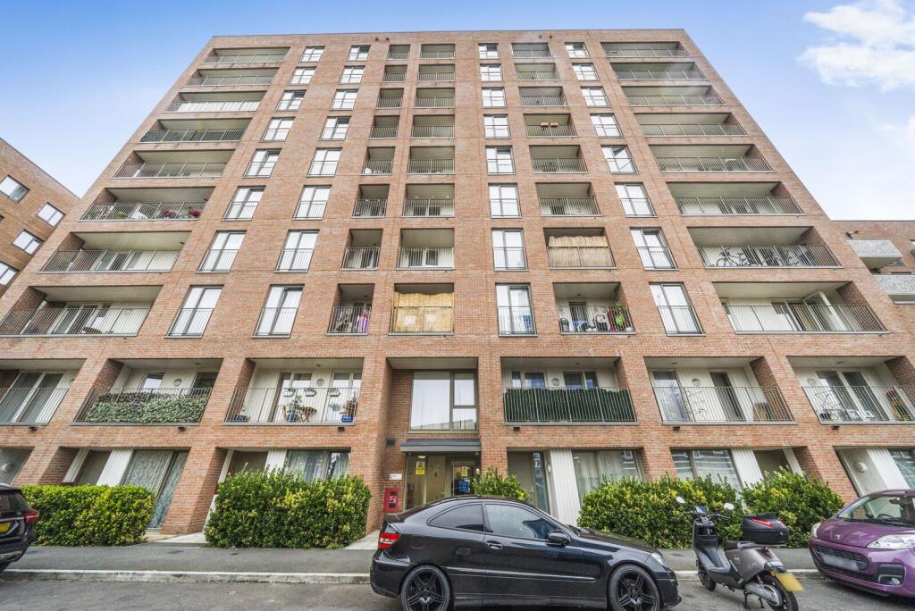 2 bed 1st Floor Flat for rent in London. From Foxtons - Canary Wharf