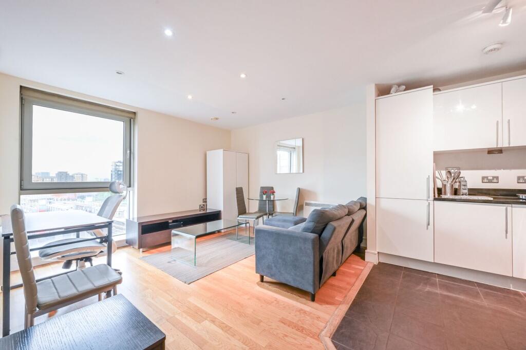 1 bed 1st Floor Flat for rent in Poplar. From Foxtons - Canary Wharf 1 bed 1st Floor Flat for rent in Poplar. From Foxtons - Canary Wharf