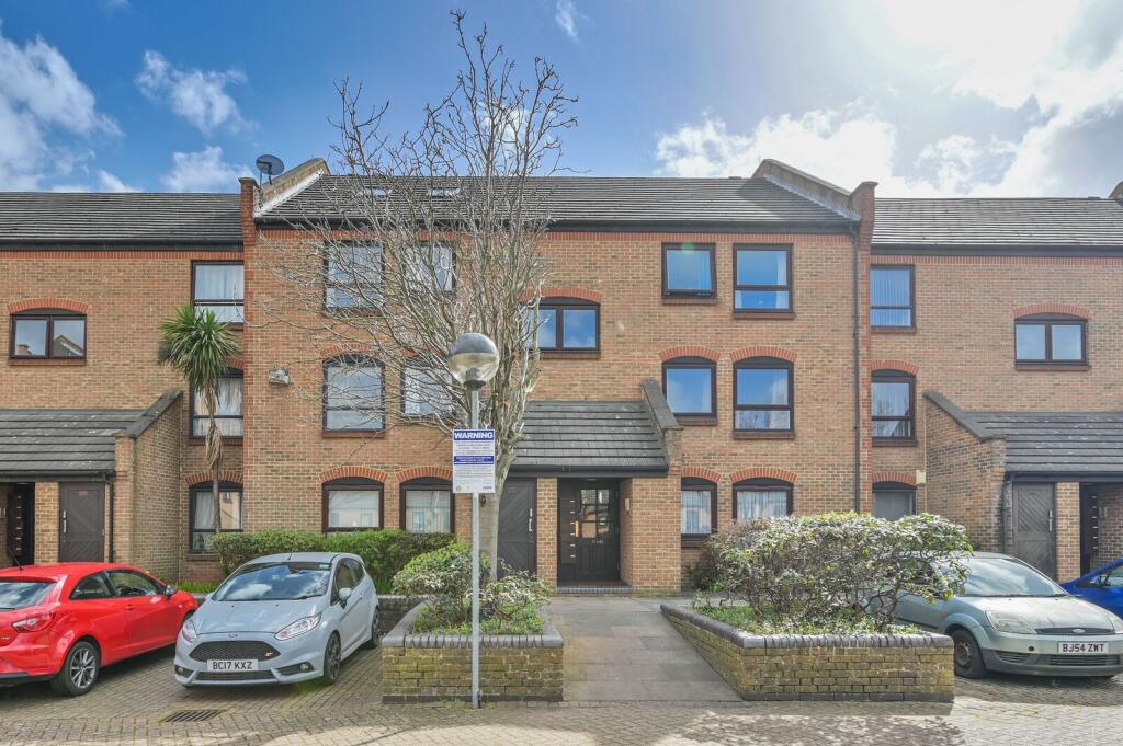2 bed 1st Floor Flat for rent in Poplar. From Foxtons - Canary Wharf 2 bed 1st Floor Flat for rent in Poplar. From Foxtons - Canary Wharf
