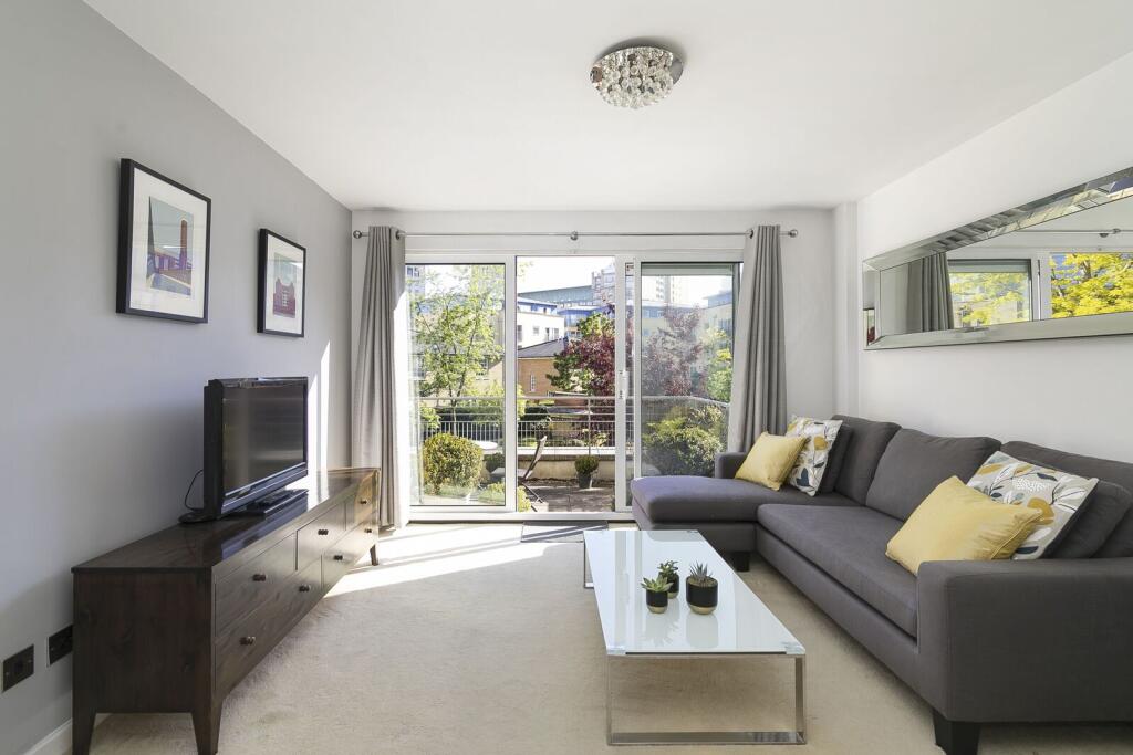 1 bed 1st Floor Flat for rent in Poplar. From Foxtons - Canary Wharf