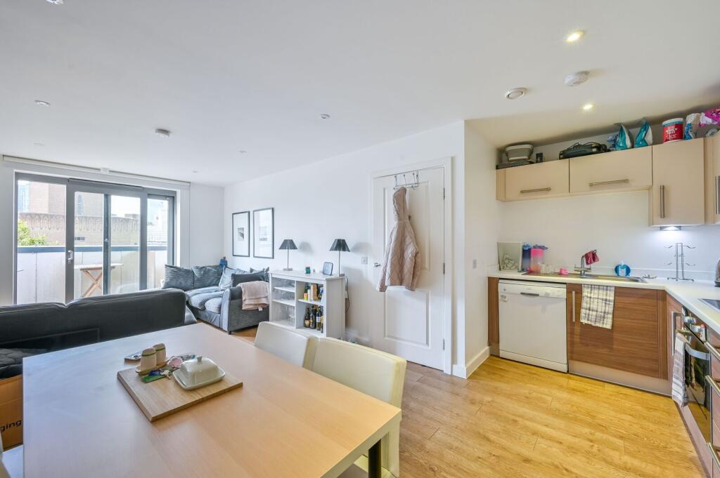 3 bed 1st Floor Flat for rent in London. From Foxtons - Canary Wharf 3 bed 1st Floor Flat for rent in London. From Foxtons - Canary Wharf