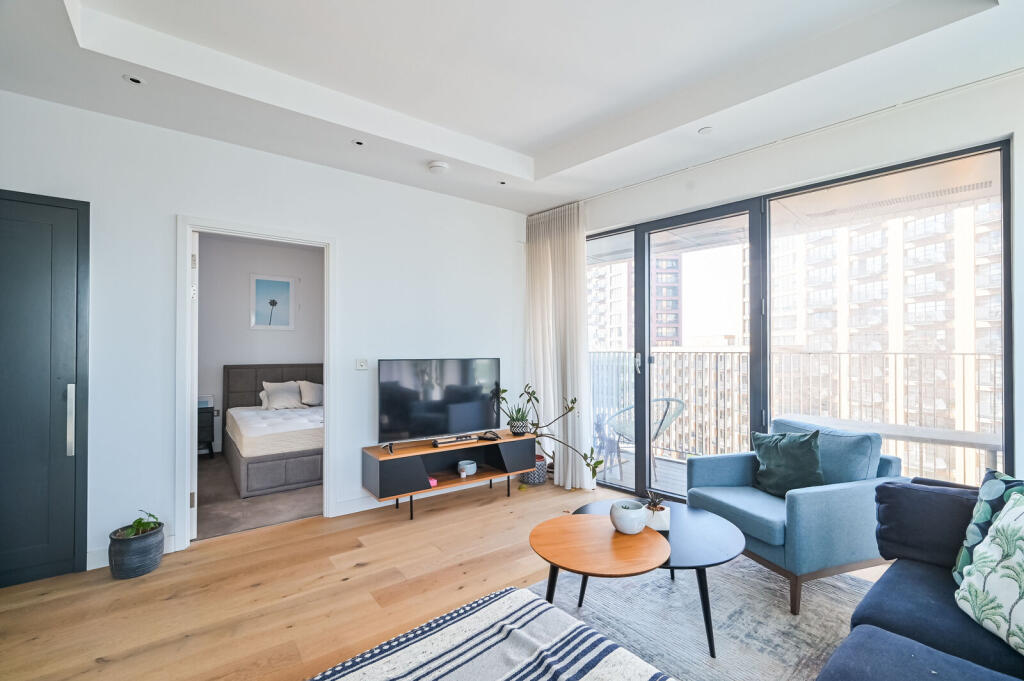 2 bed 1st Floor Flat for rent in Poplar. From Foxtons - Canary Wharf 2 bed 1st Floor Flat for rent in Poplar. From Foxtons - Canary Wharf