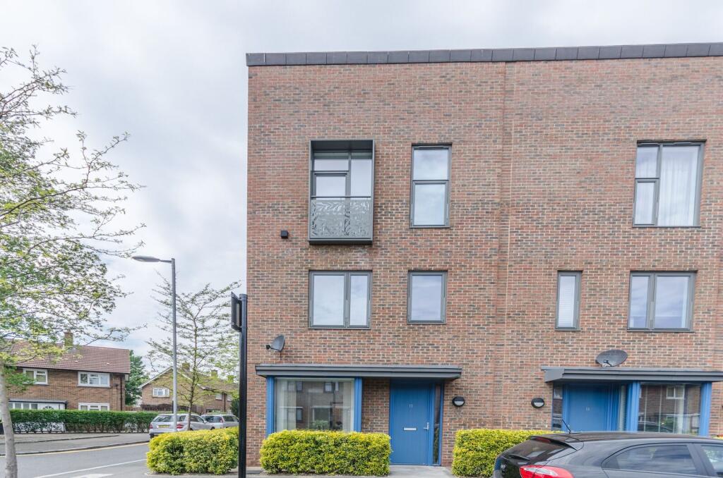 4 bed Detached for rent in West Ham. From Foxtons - Canary Wharf