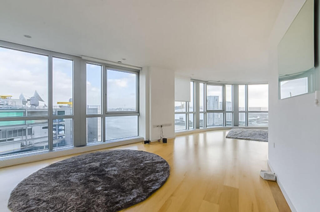 2 bed 1st Floor Flat for rent in Poplar. From Foxtons - Canary Wharf