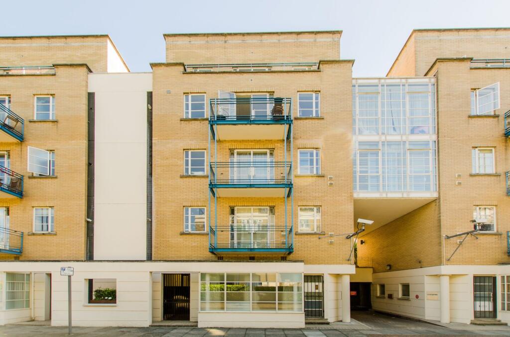 4 bed Studio for rent in Poplar. From Foxtons - Canary Wharf 4 bed Studio for rent in Poplar. From Foxtons - Canary Wharf