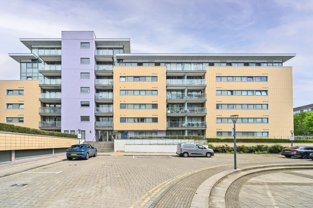 3 bed 1st Floor Flat for rent in Woolwich. From Foxtons - Canary Wharf 3 bed 1st Floor Flat for rent in Woolwich. From Foxtons - Canary Wharf