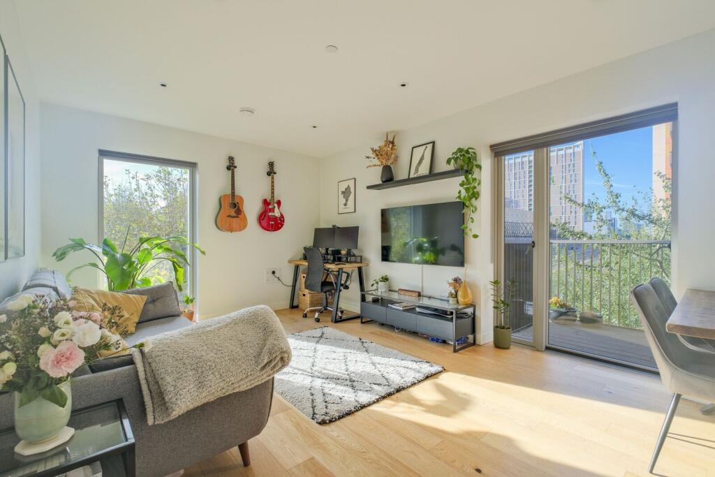 1 bed 1st Floor Flat for rent in Poplar. From Foxtons - Canary Wharf 1 bed 1st Floor Flat for rent in Poplar. From Foxtons - Canary Wharf