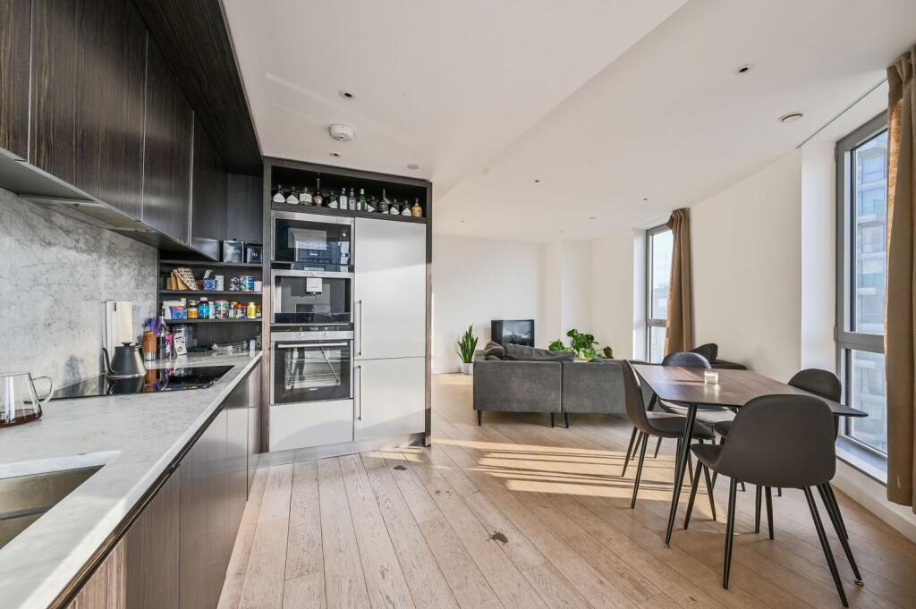 2 bed 1st Floor Flat for rent in Poplar. From Foxtons - Canary Wharf 2 bed 1st Floor Flat for rent in Poplar. From Foxtons - Canary Wharf