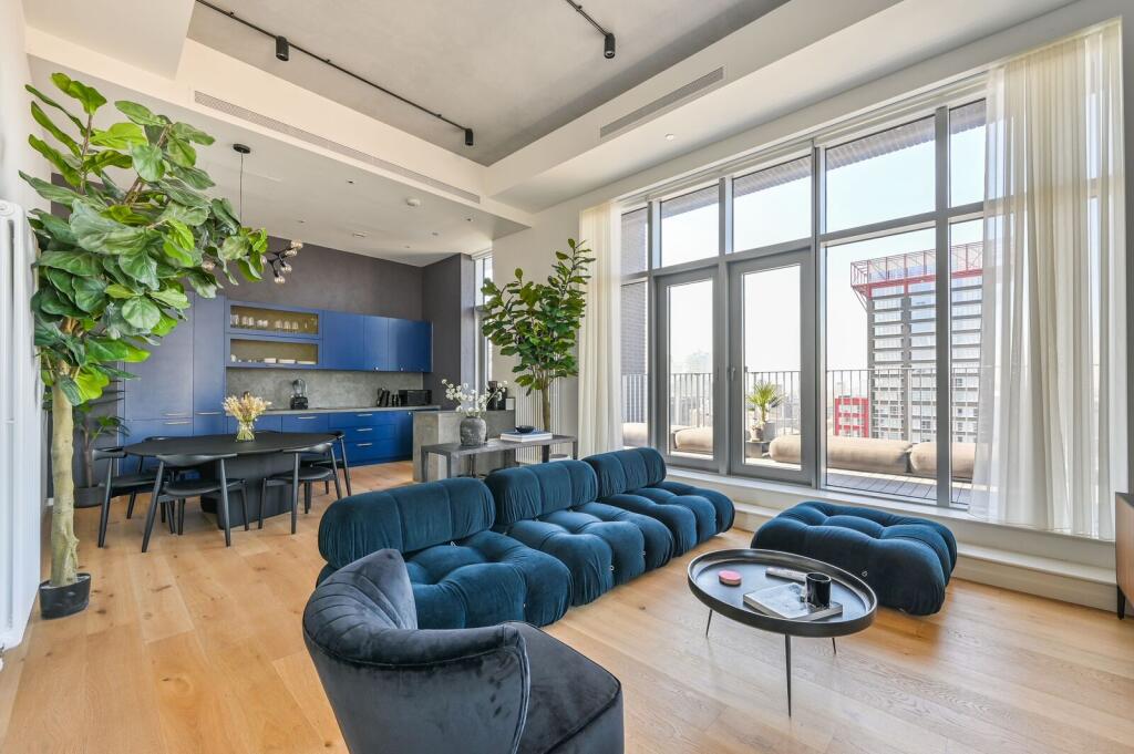 2 bed Penthouse for rent in Poplar. From Foxtons - Canary Wharf