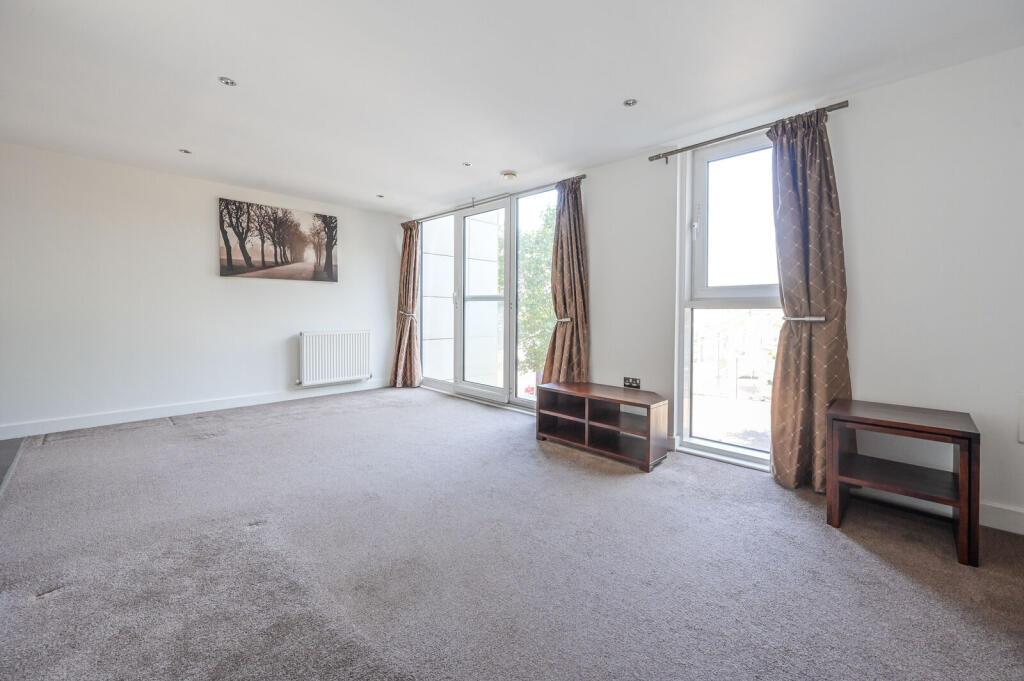 1 bed 1st Floor Flat for rent in Poplar. From Foxtons - Canary Wharf