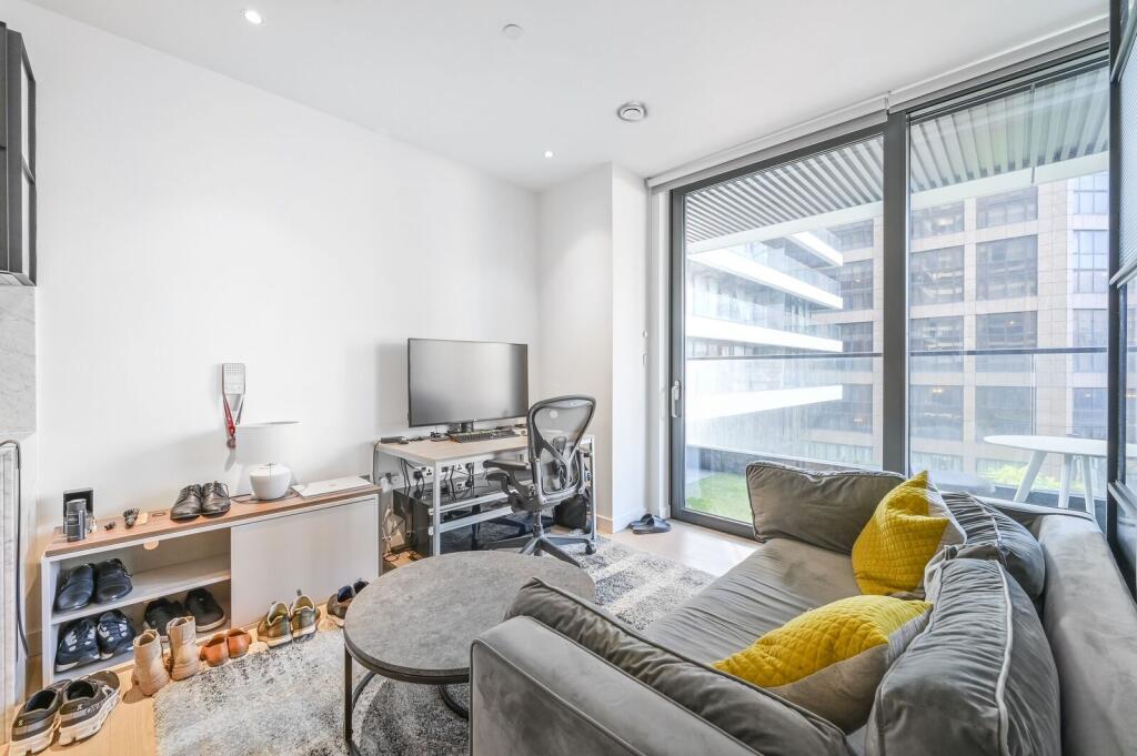 4 bed Studio for rent in London. From Foxtons - Canary Wharf