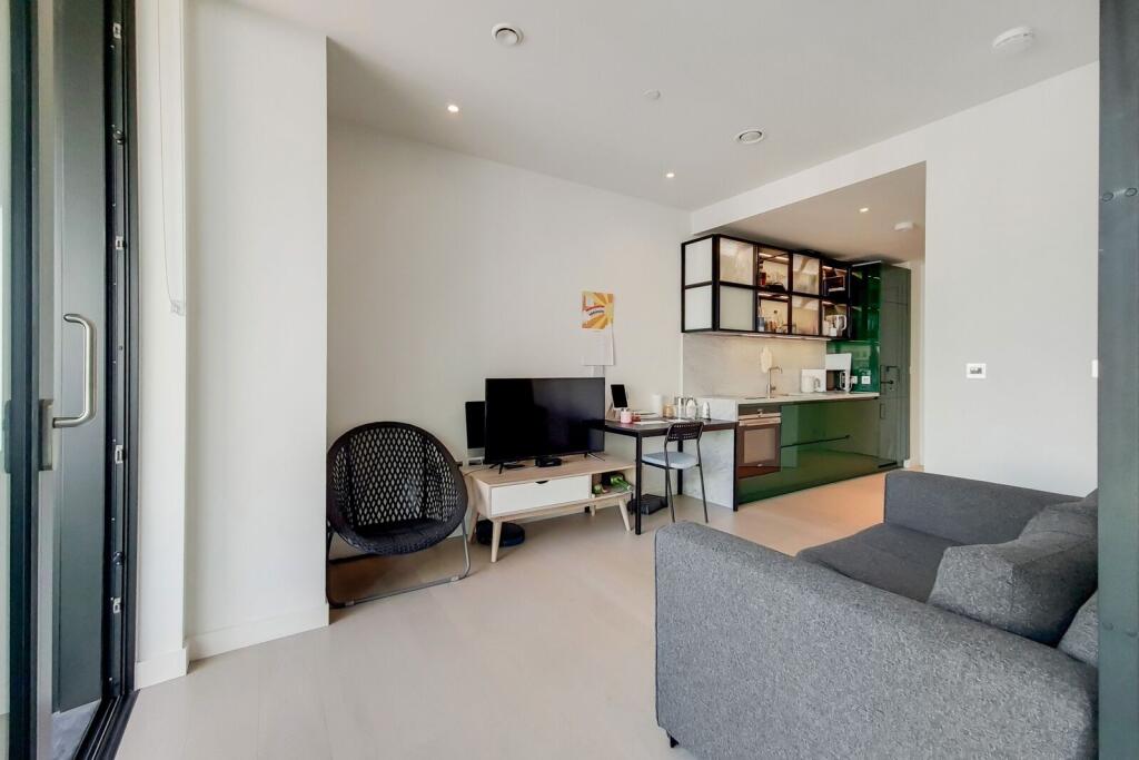 4 bed Studio for rent in London. From Foxtons - Canary Wharf