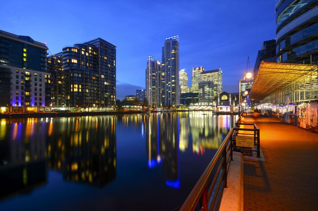 1 bed 1st Floor Flat for rent in London. From Foxtons - Canary Wharf