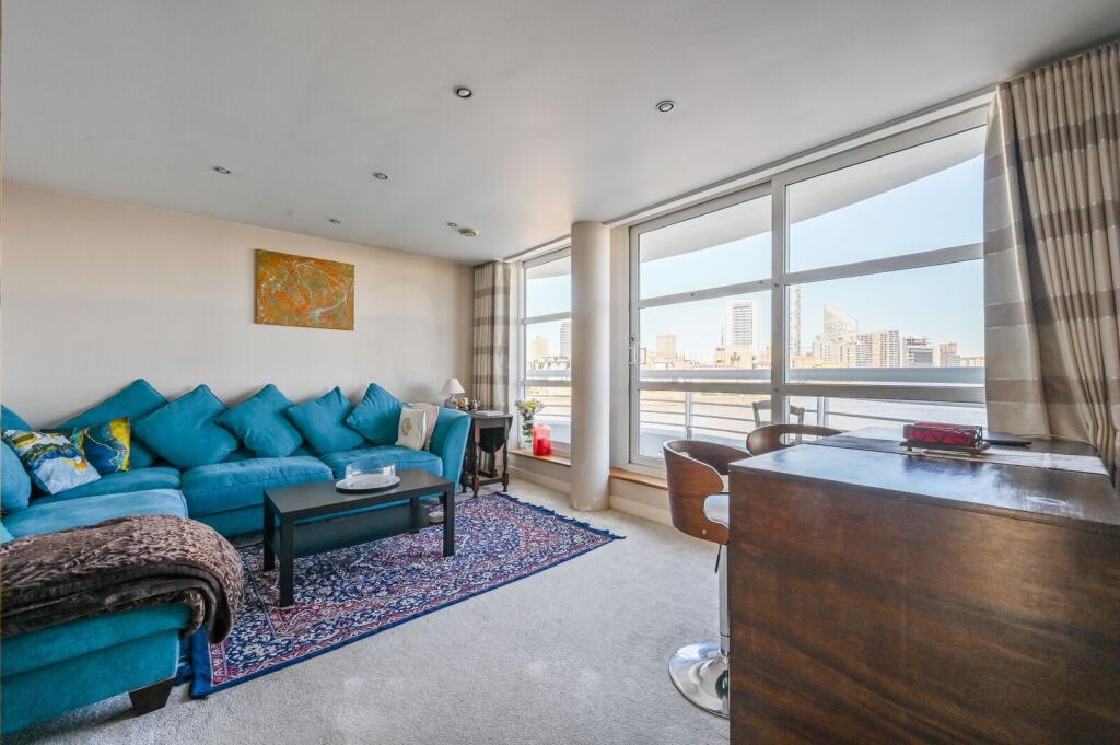 2 bed 1st Floor Flat for rent in Poplar. From Foxtons - Canary Wharf