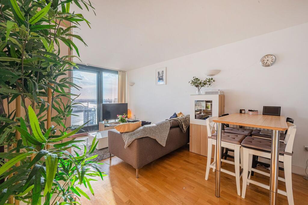 1 bed 1st Floor Flat for rent in London. From Foxtons - Canary Wharf