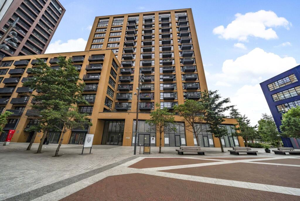 2 bed 1st Floor Flat for rent in Poplar. From Foxtons - Canary Wharf