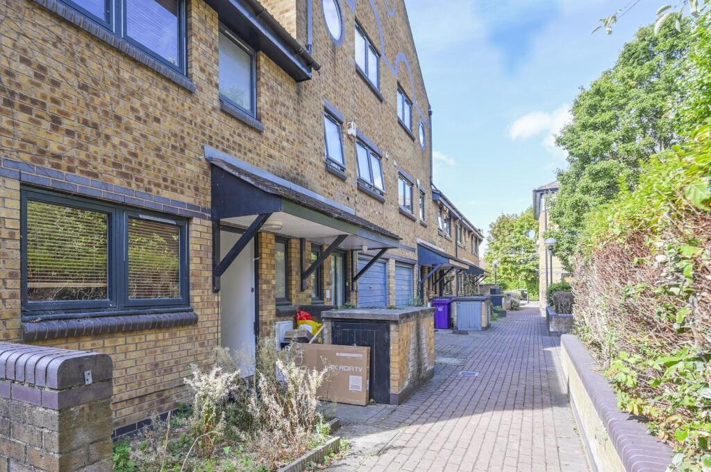3 bed 1st Floor Flat for rent in London. From Foxtons - Canary Wharf 3 bed 1st Floor Flat for rent in London. From Foxtons - Canary Wharf