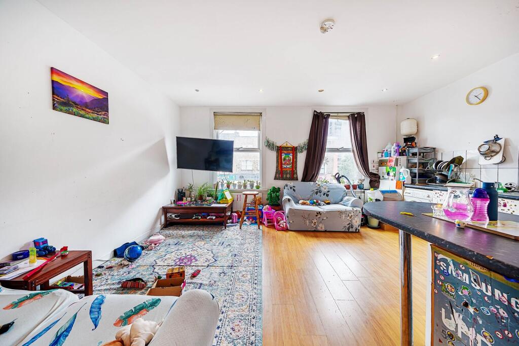 2 bed 1st Floor Flat for rent in West Ham. From Foxtons - Canary Wharf