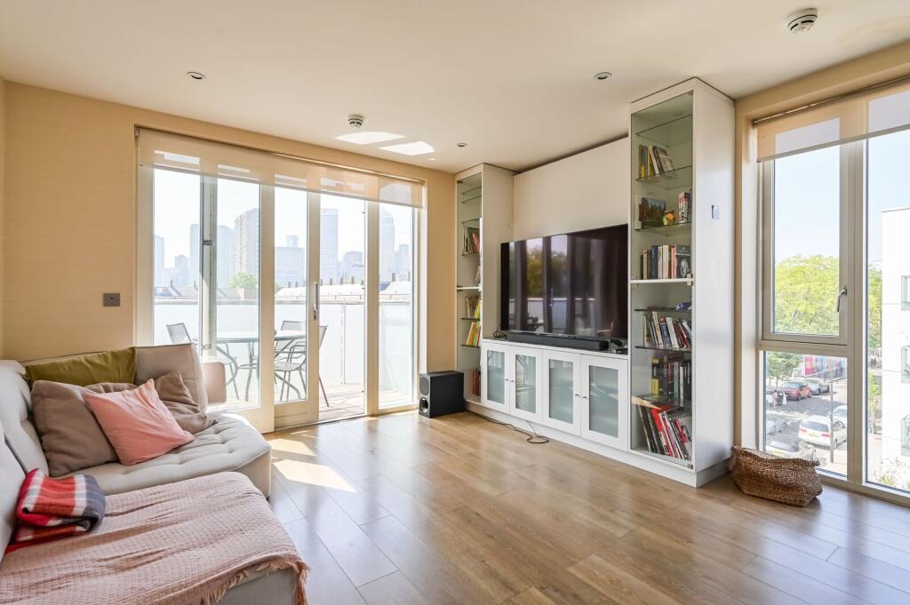3 bed 1st Floor Flat for rent in Poplar. From Foxtons - Canary Wharf 3 bed 1st Floor Flat for rent in Poplar. From Foxtons - Canary Wharf