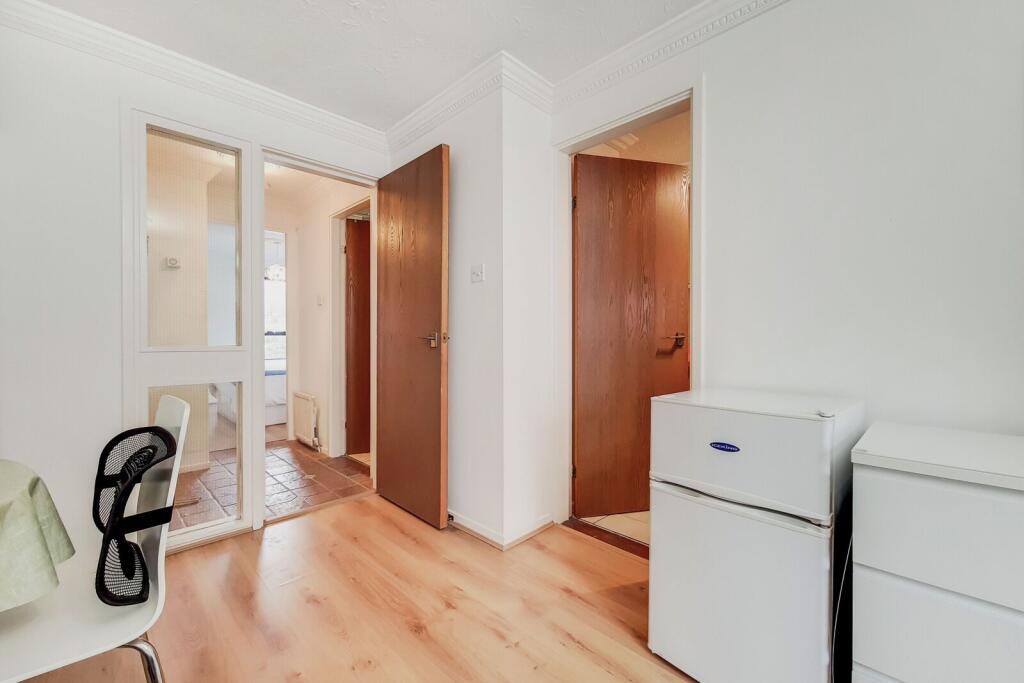 1 bed 1st Floor Flat for rent in Poplar. From Foxtons - Canary Wharf 1 bed 1st Floor Flat for rent in Poplar. From Foxtons - Canary Wharf