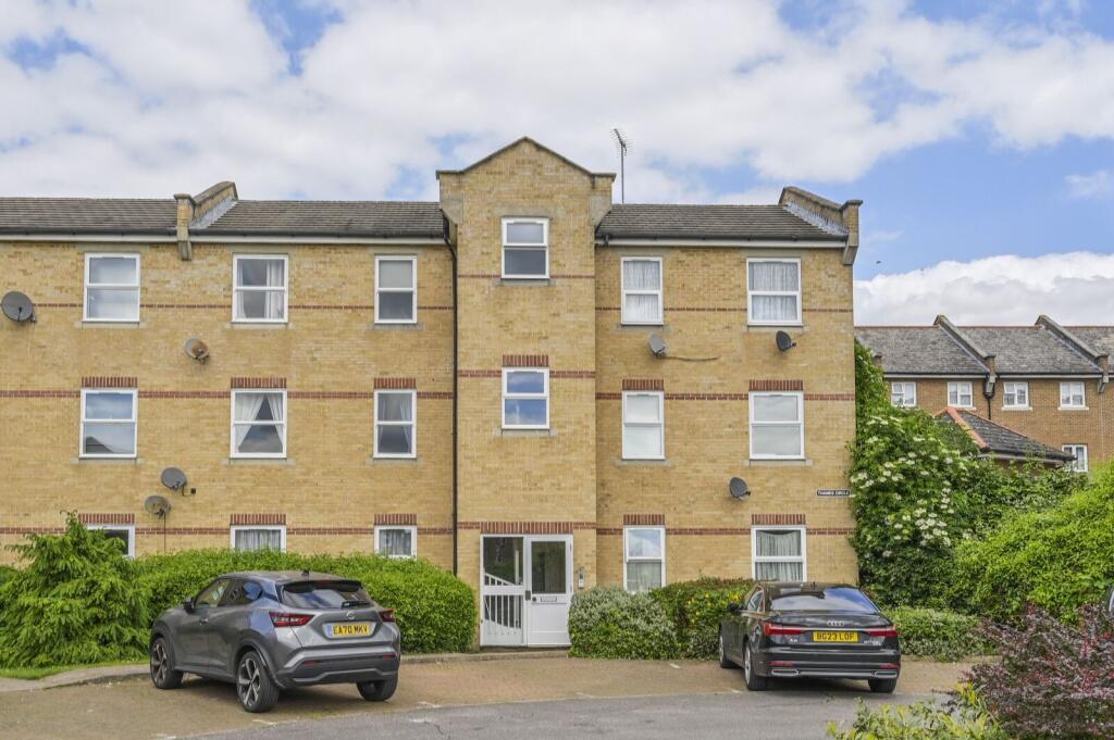 1 bed 1st Floor Flat for rent in Poplar. From Foxtons - Canary Wharf