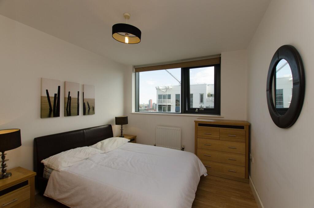 1 bed 1st Floor Flat for rent in Poplar. From Foxtons - Canary Wharf
