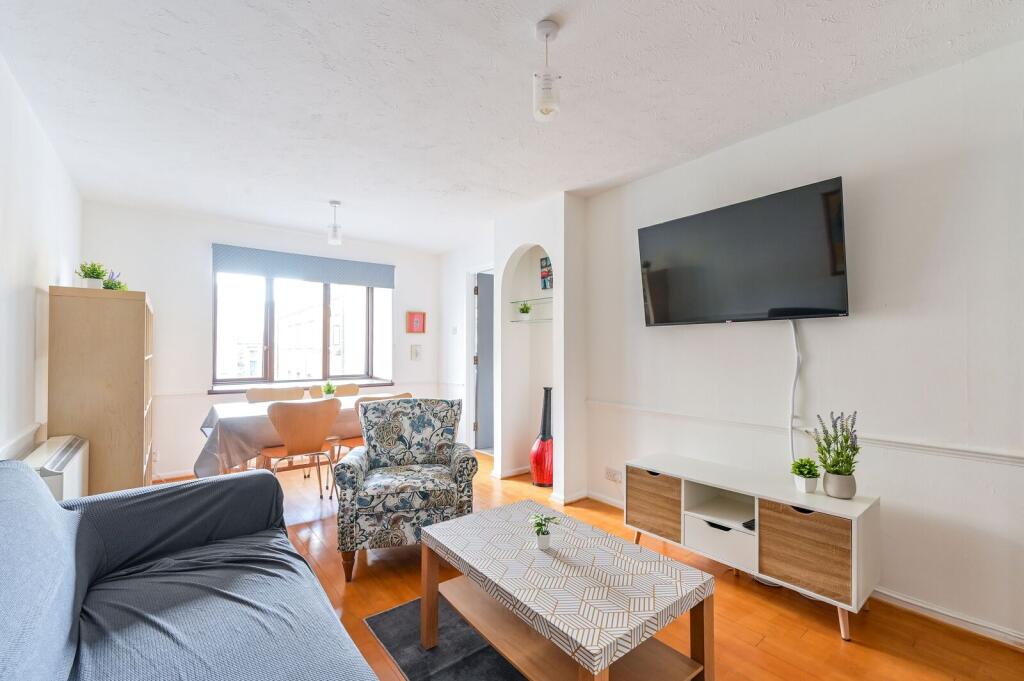 2 bed 1st Floor Flat for rent in Poplar. From Foxtons - Canary Wharf 2 bed 1st Floor Flat for rent in Poplar. From Foxtons - Canary Wharf