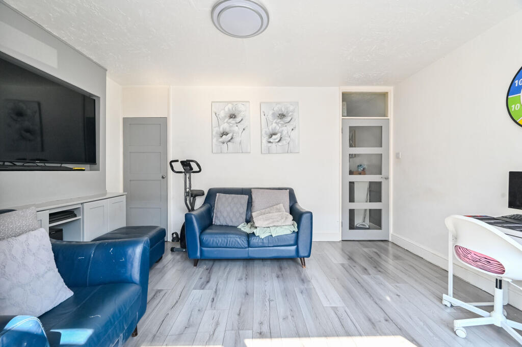 2 bed Annexe for rent in Poplar. From Foxtons - Canary Wharf